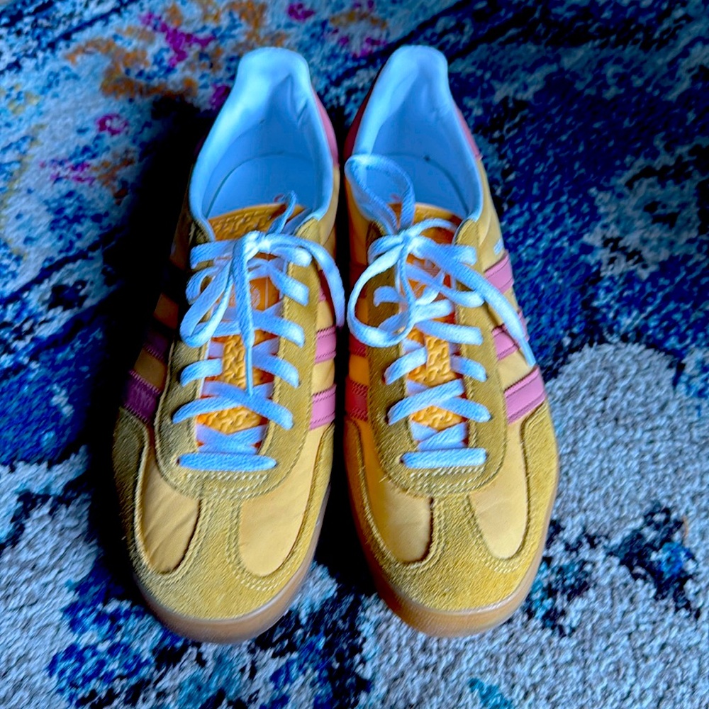 adidas Women's Yellow & Pink Samba Trainers - Picture 3 of 4